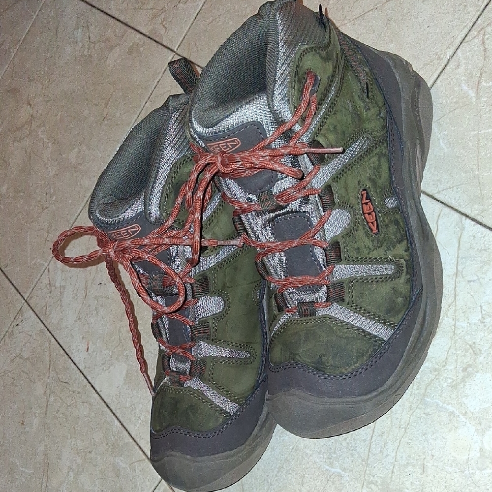 Keen hiking boots women's 7